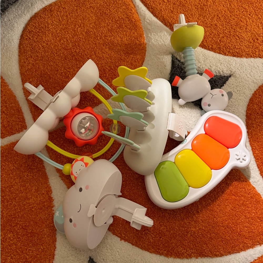 Skip Hop Interactive Activity Center - Picture 4 of 13
